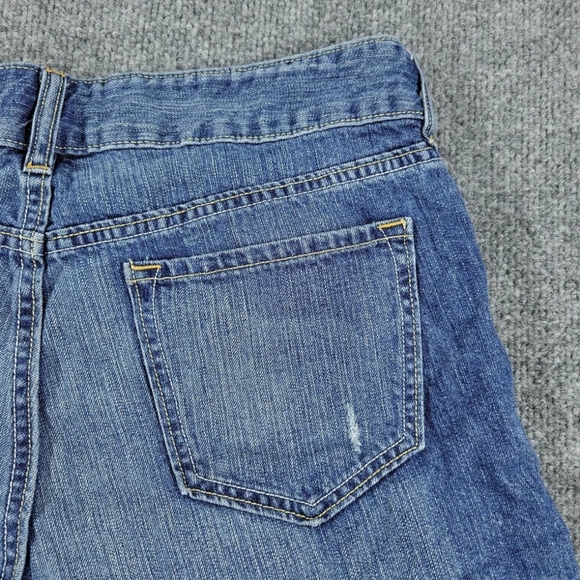 🌜OLD NAVY Mid-Rise Distressed Shorts in Medium Dark Wash - Picture 16 of 16